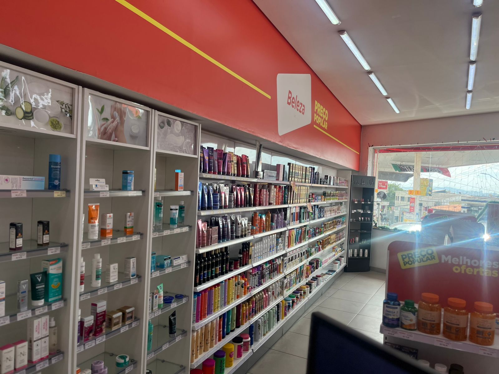 Interior Loja Prateleiras